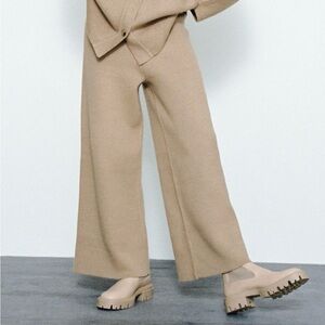 Zara leather Chelsea Light beige/cream tan chunky combat winter lug sole boots 👢